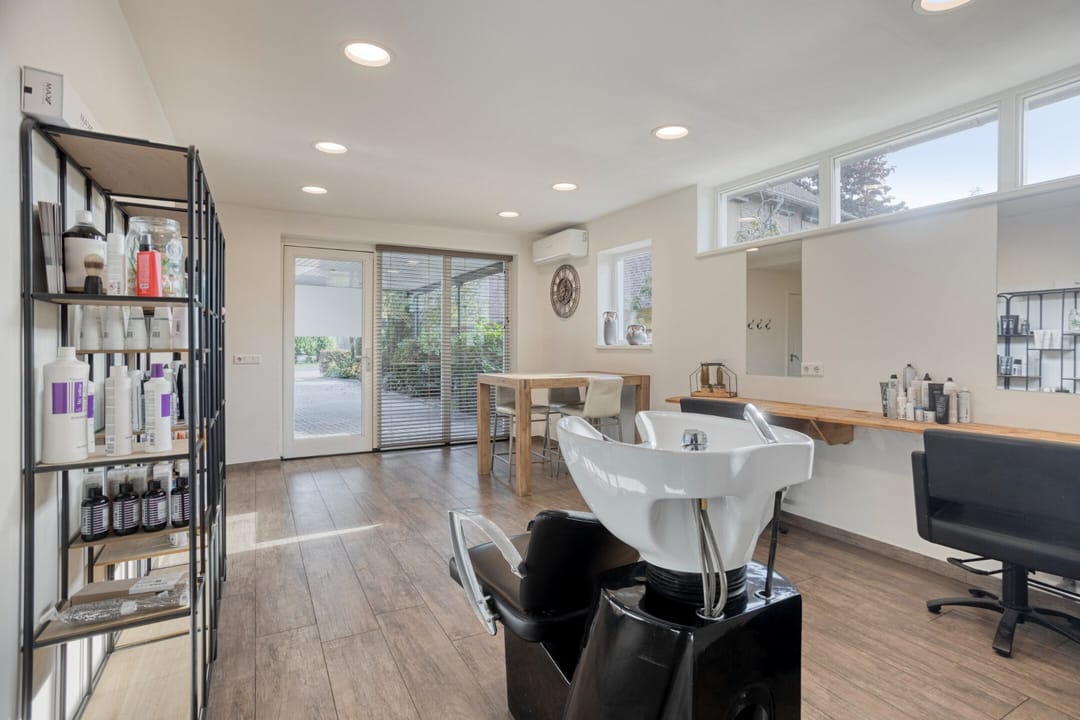 Photo 16 of Nieuwendijk 52