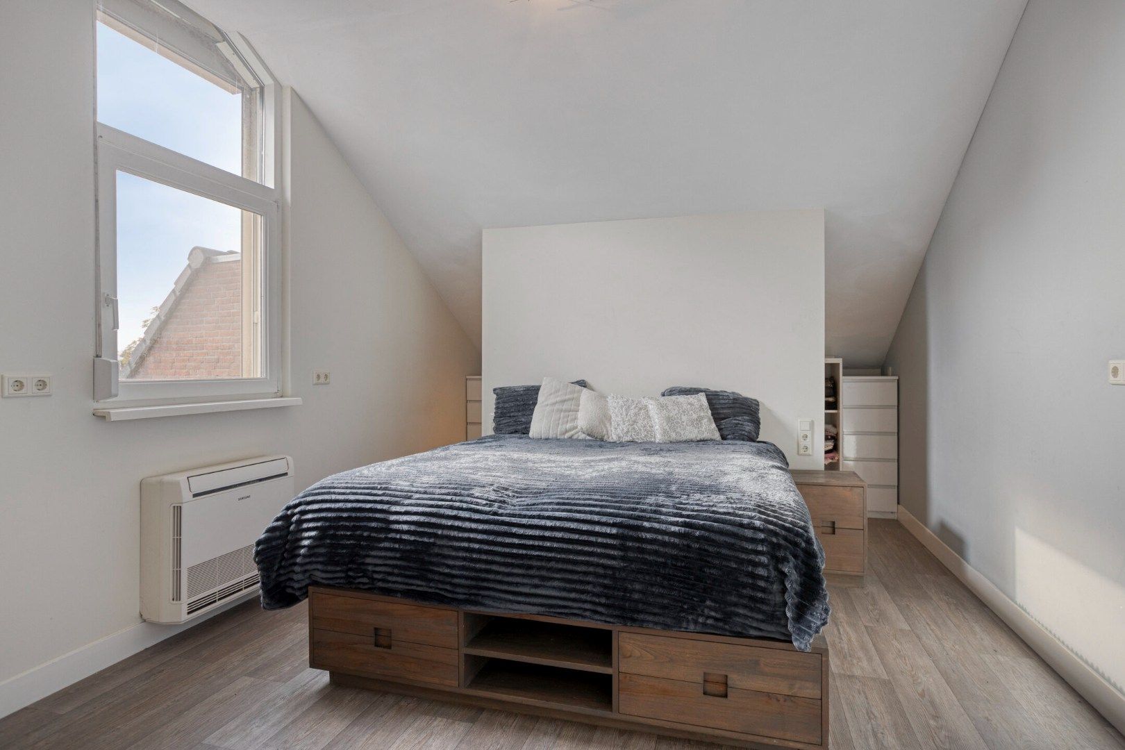 Photo 21 of Nieuwendijk 52