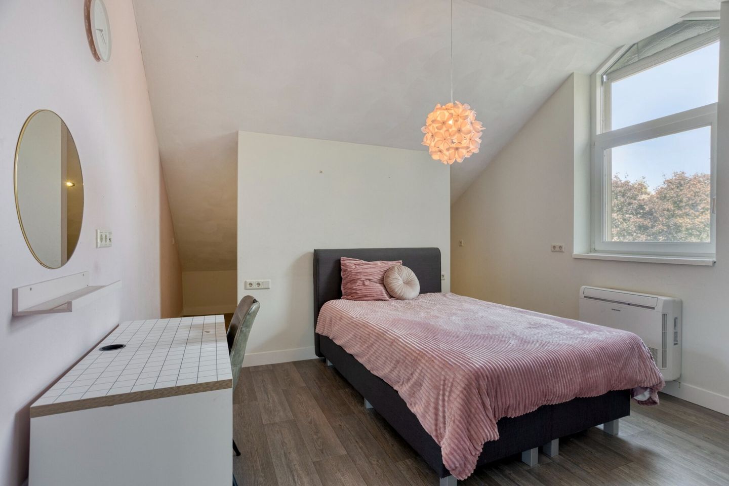 Photo 29 of Nieuwendijk 52