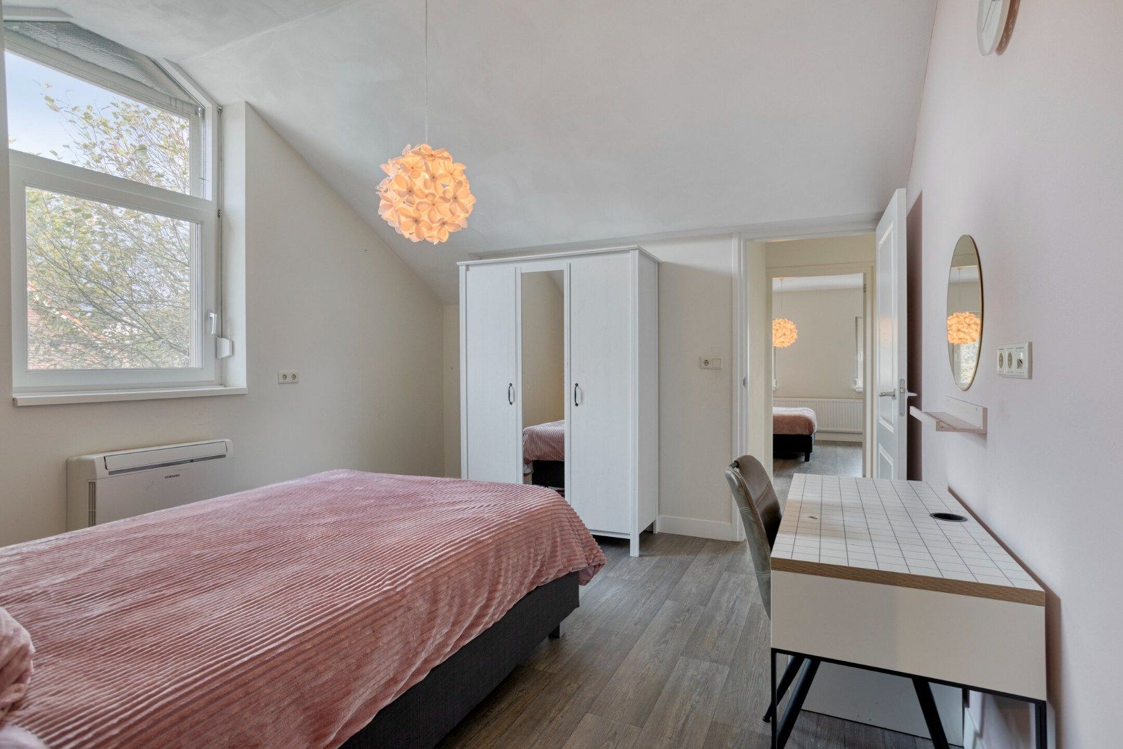 Photo 30 of Nieuwendijk 52