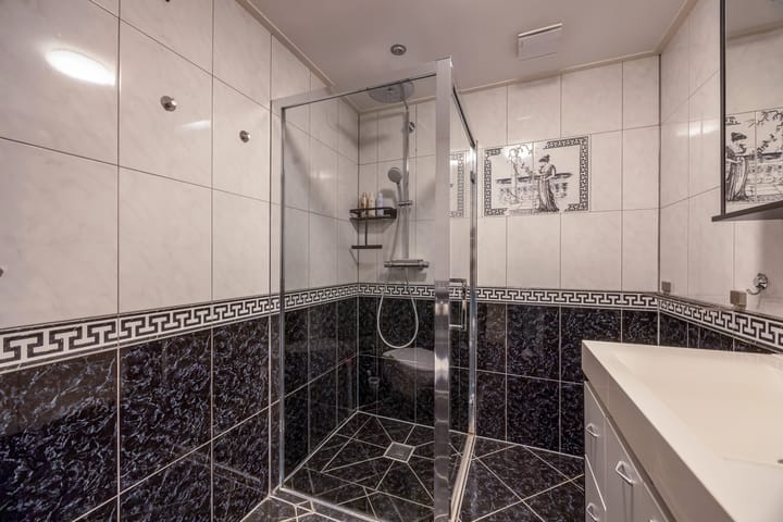 Photo 42 of Geuzenweg 67