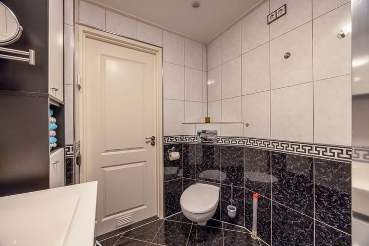 Photo 44 of Geuzenweg 67