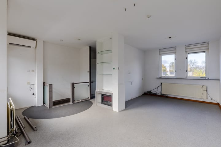 Photo 2 of Karolus 6