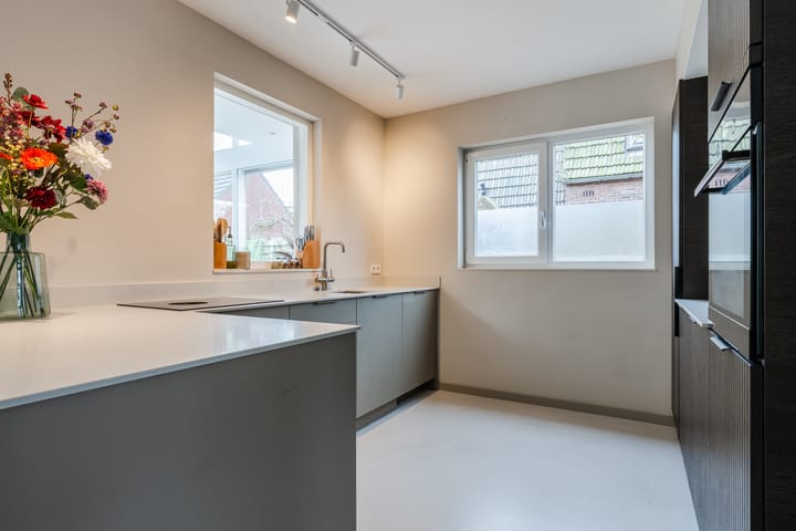 Photo 11 of Parallelweg 6-A