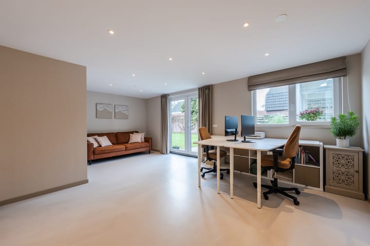 Photo 18 of Parallelweg 6-A