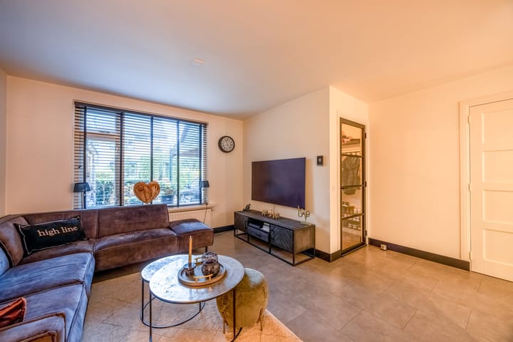 Photo 4 of Aartseveen 42