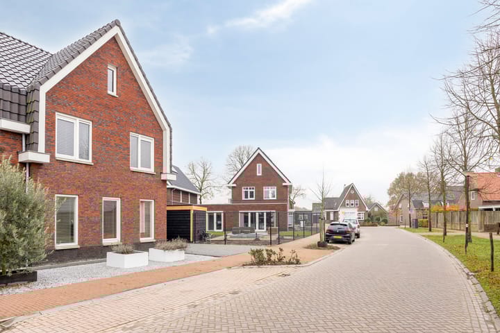 Photo 36 of Toon van den Bornestraat 4