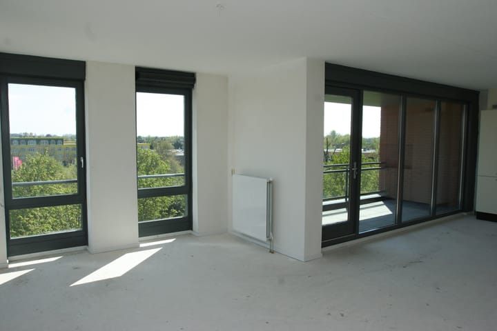 Photo 3 of Barnsteen 38