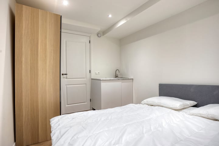 Photo 9 of Abbenesstraat 1-A