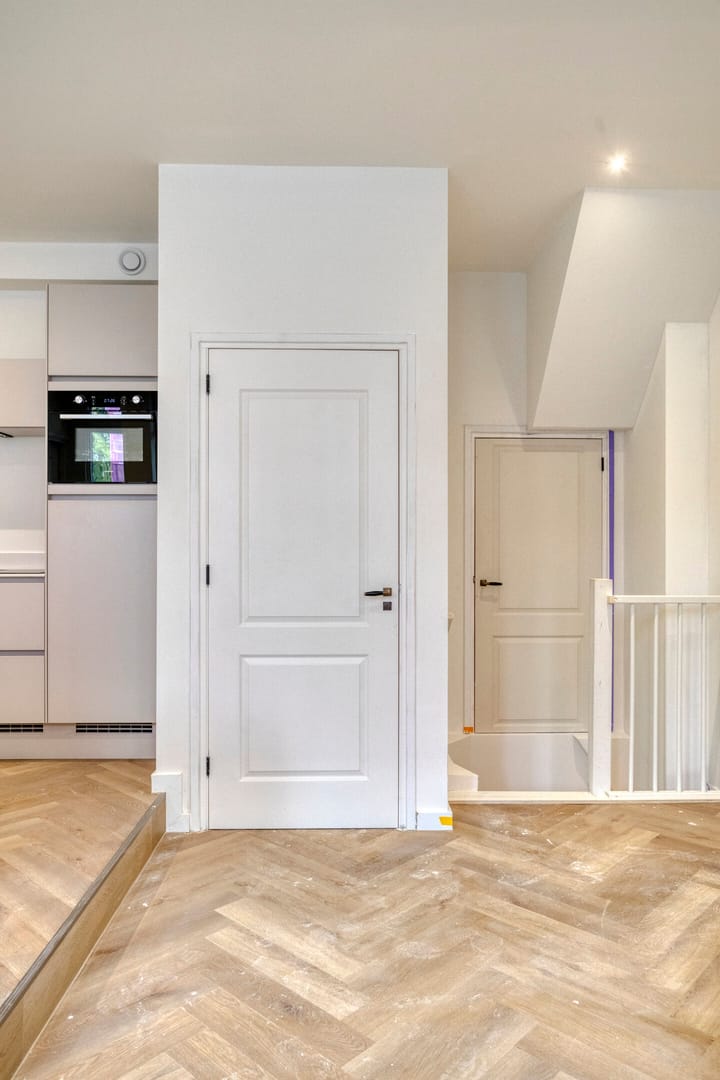 Photo 11 of Abbenesstraat 1-A