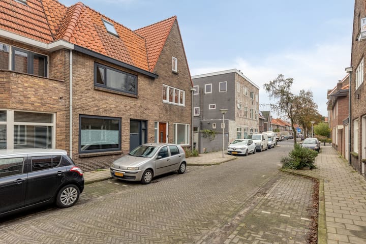 Photo 3 of Goudenregenstraat 4