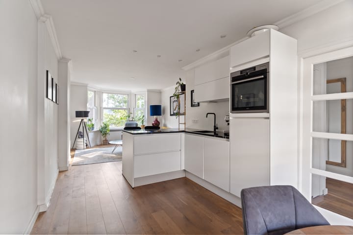 Photo 2 of Haarlemmermeerstraat 58-2