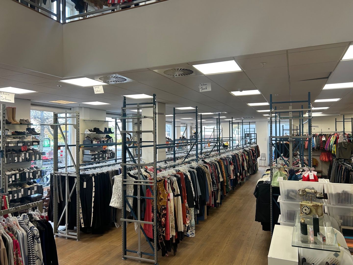 Bekijk foto 2 van De Symfonie 83