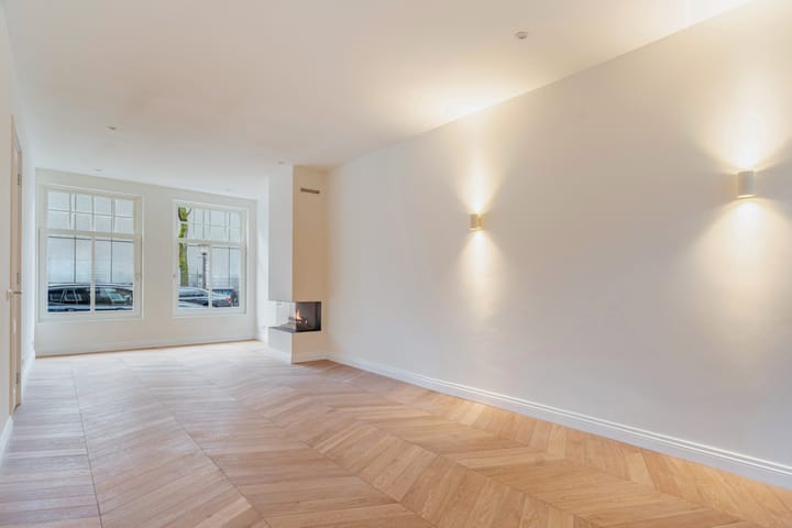 Photo 6 of Emmastraat 15-H