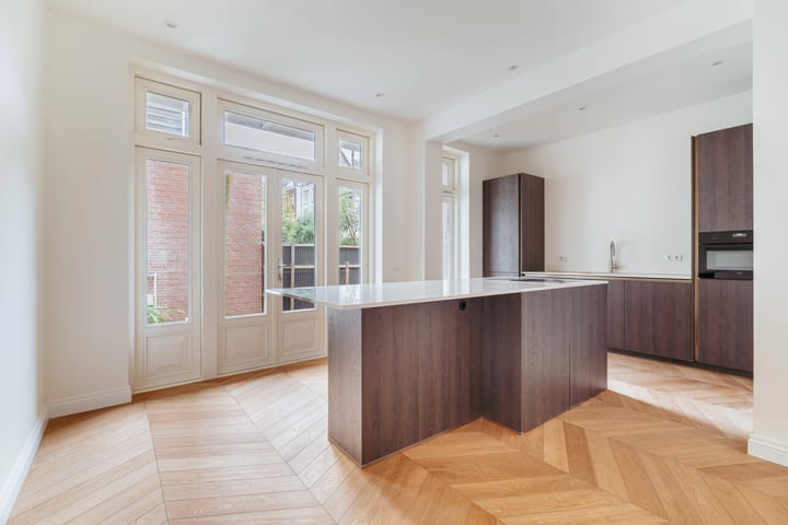 Photo 8 of Emmastraat 15-H