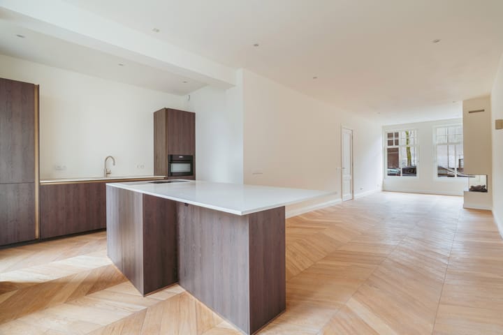 Photo 9 of Emmastraat 15-H