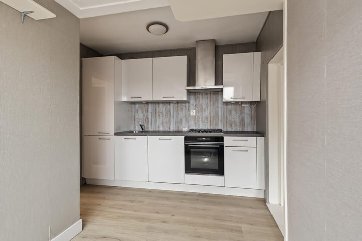 Photo 10 of De Ruijterstraat 34-A1