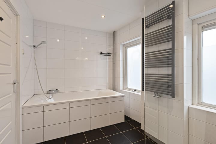 Photo 9 of De Ruijterstraat 34-A1