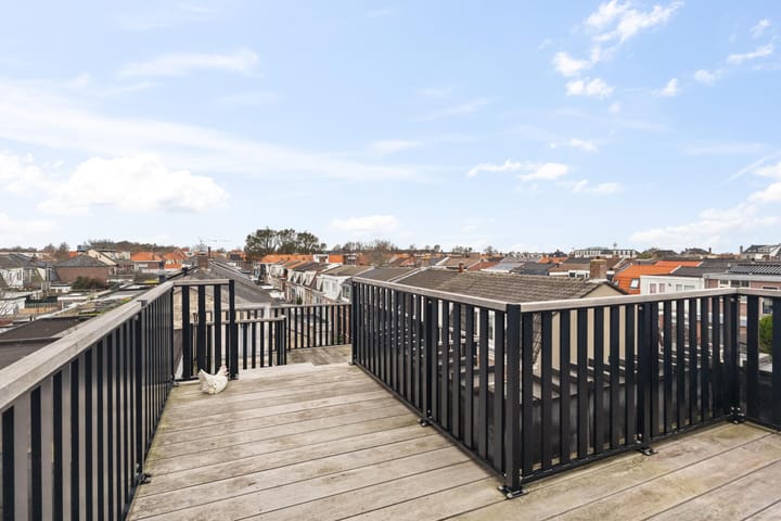 Photo 17 of De Ruijterstraat 34-A1