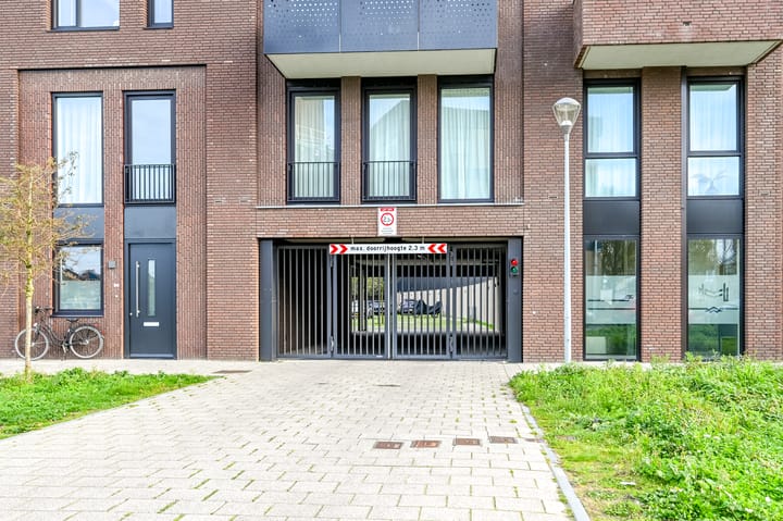 Photo 35 of Clothildestraat 3