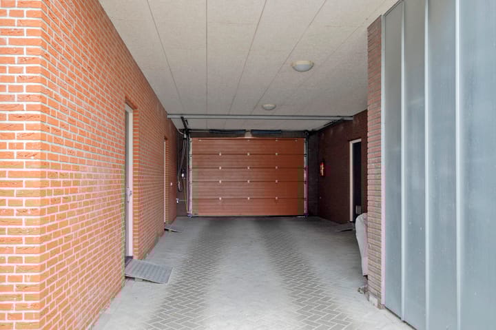 Photo 31 of Brink 32