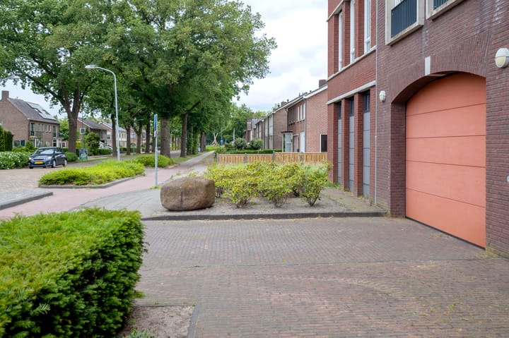 Photo 32 of Brink 32