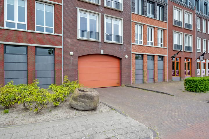 Photo 33 of Brink 32