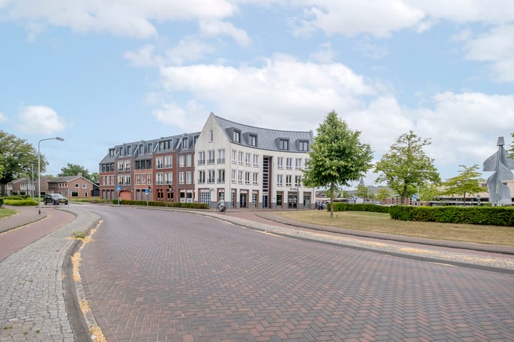 Photo 36 of Brink 32