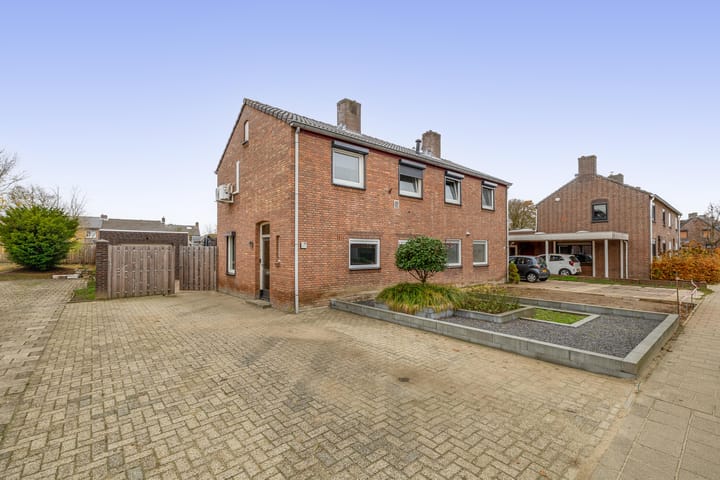 Photo 2 of Wilhelminastraat 42