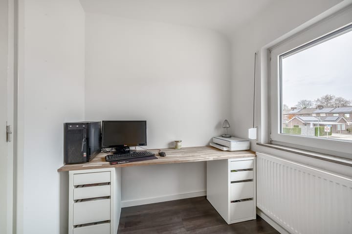 Photo 14 of Wilhelminastraat 42