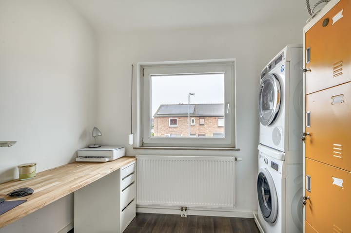 Photo 15 of Wilhelminastraat 42