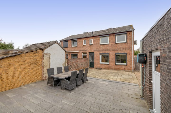 Photo 18 of Wilhelminastraat 42