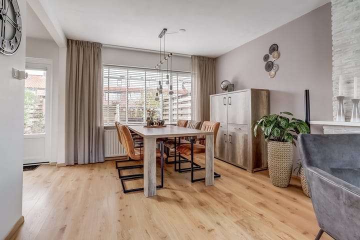 Photo 3 of Maasstraat 23