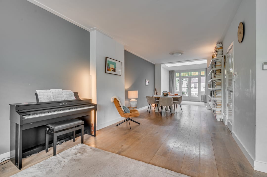 Foto 11 van Pastoor Deckersstraat 1