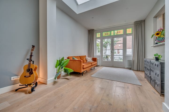 Foto 13 van Pastoor Deckersstraat 1