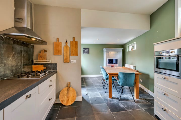 Foto 18 van Pastoor Deckersstraat 1