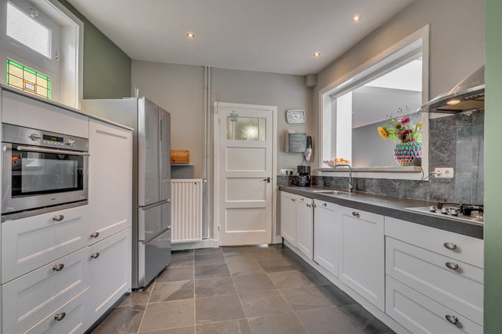 Foto 21 van Pastoor Deckersstraat 1