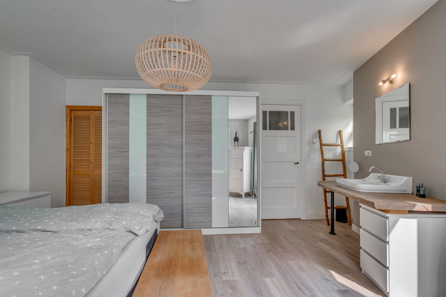 Foto 29 van Pastoor Deckersstraat 1