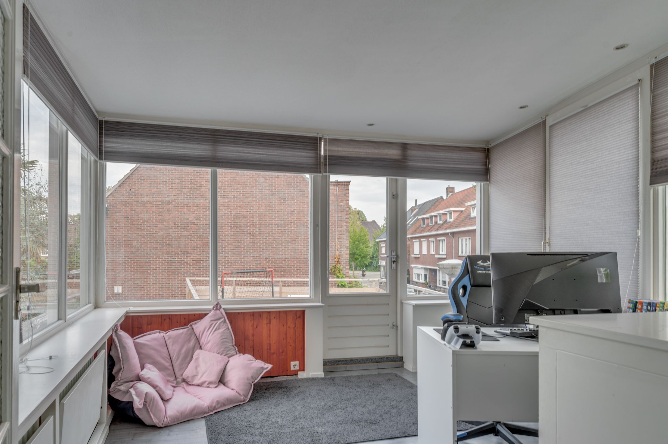 Foto 36 van Pastoor Deckersstraat 1