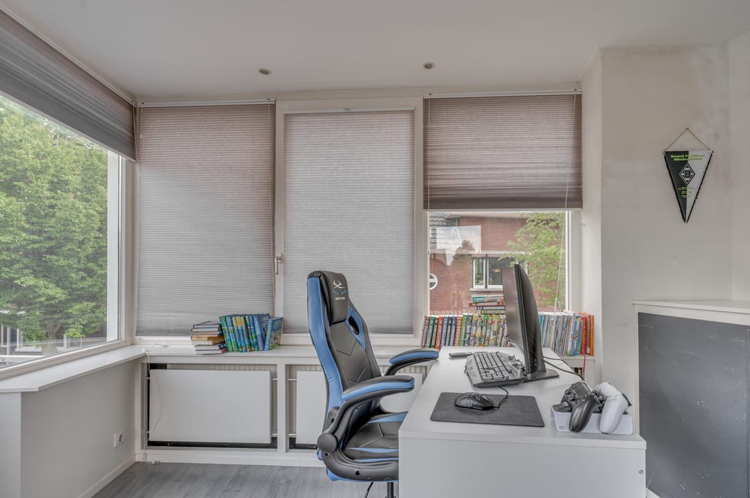 Foto 37 van Pastoor Deckersstraat 1