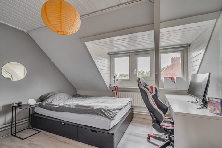 Foto 42 van Pastoor Deckersstraat 1