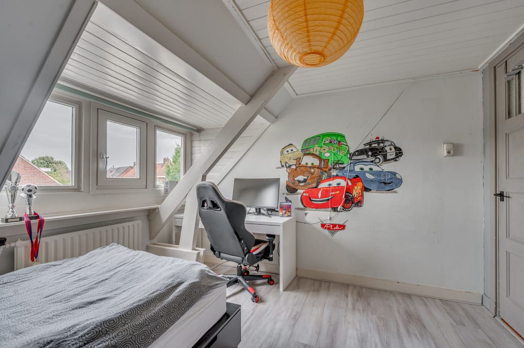 Foto 43 van Pastoor Deckersstraat 1