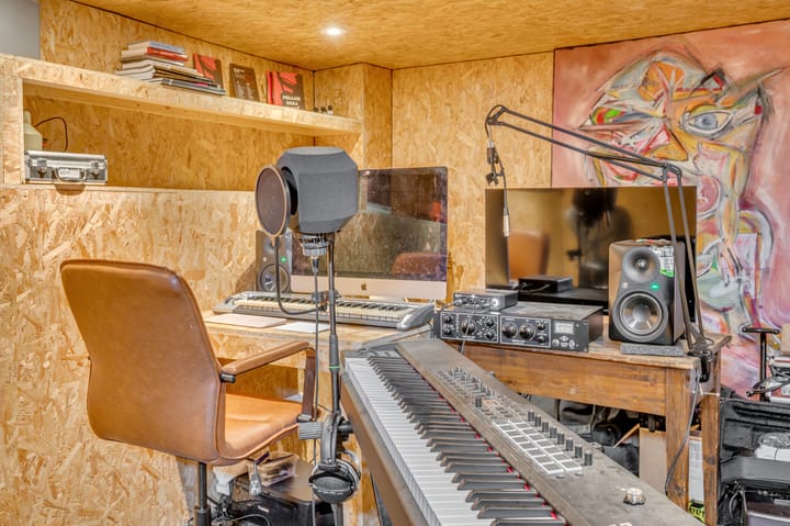 Foto 51 van Pastoor Deckersstraat 1