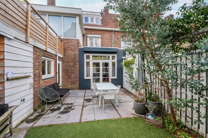 Foto 56 van Pastoor Deckersstraat 1