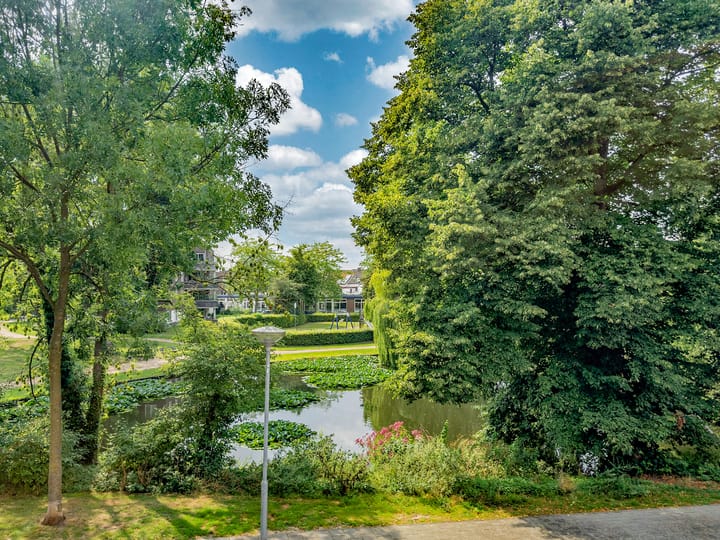 Foto 59 van Pastoor Deckersstraat 1