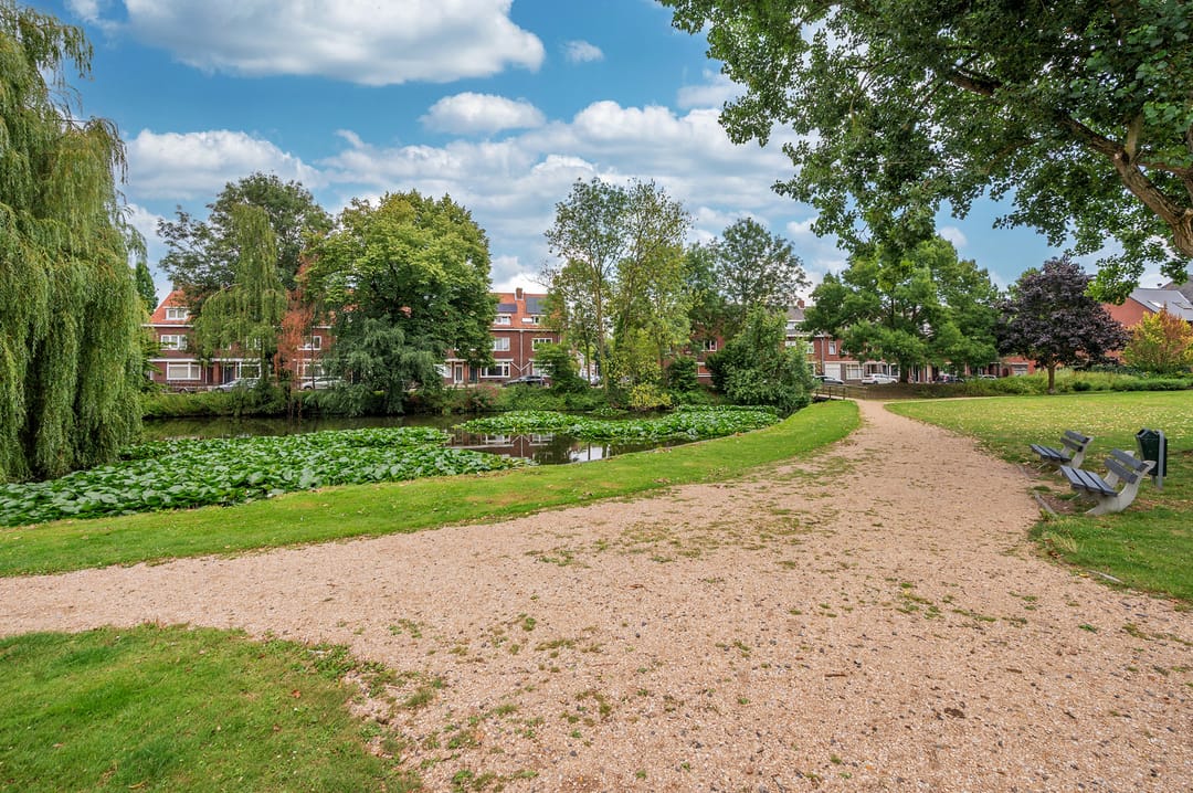 Foto 62 van Pastoor Deckersstraat 1