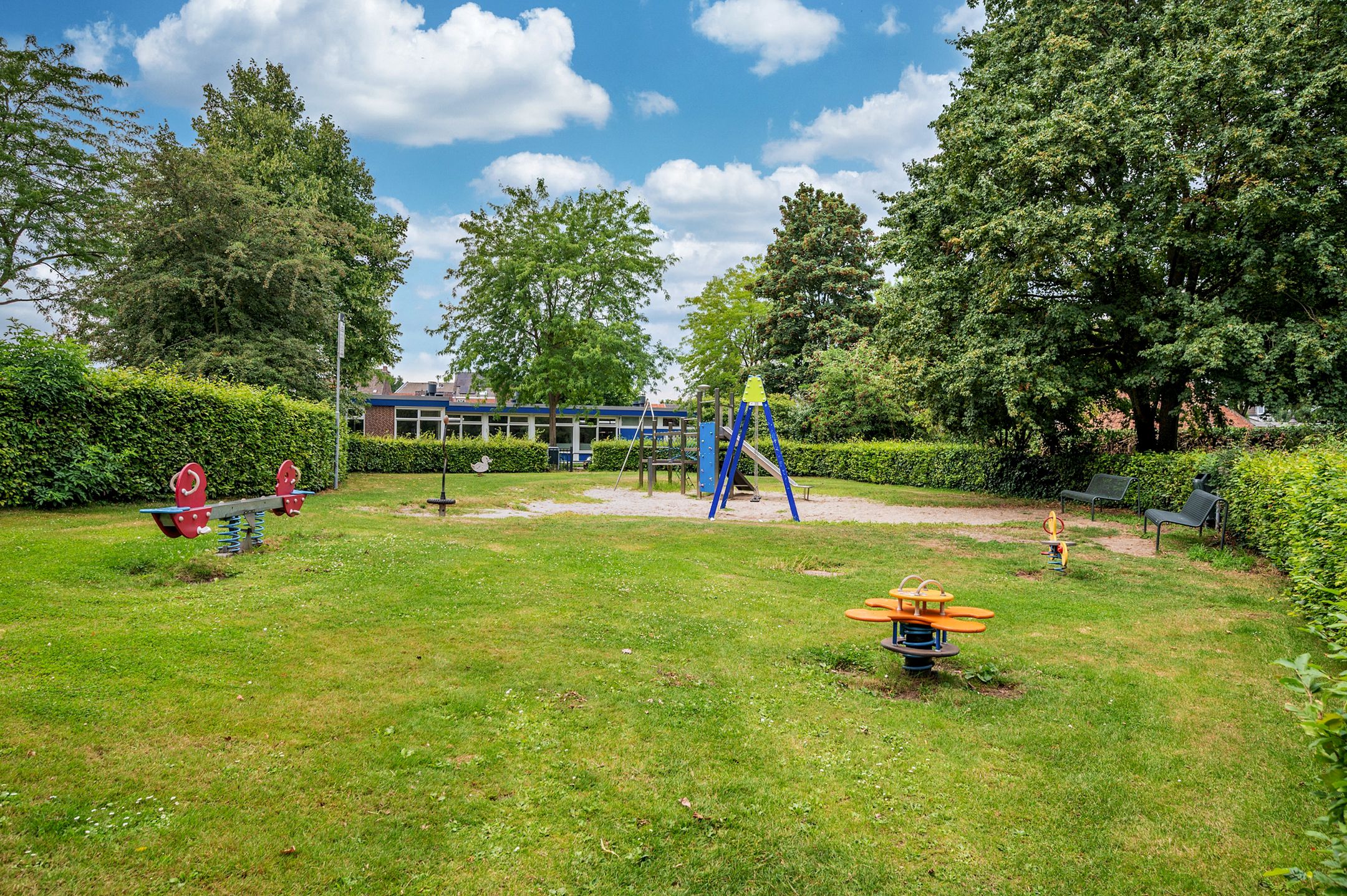 Foto 63 van Pastoor Deckersstraat 1