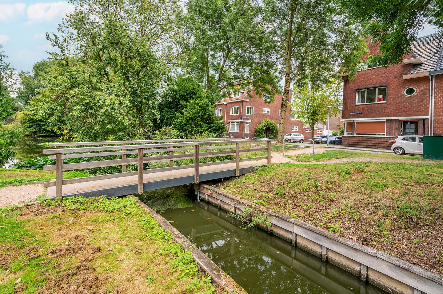 Foto 64 van Pastoor Deckersstraat 1