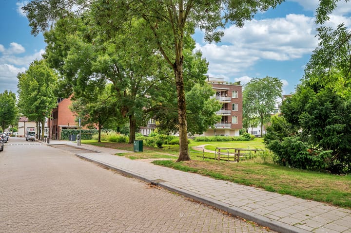 Foto 65 van Pastoor Deckersstraat 1