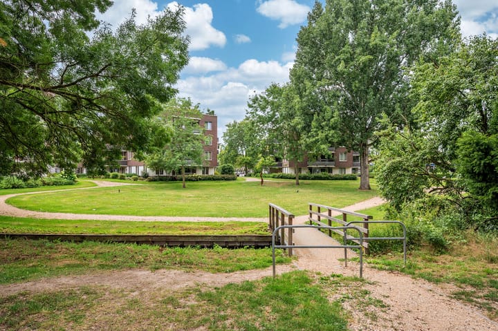 Foto 60 van Pastoor Deckersstraat 1